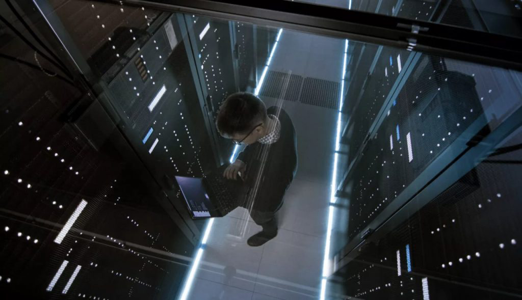 Administrator yang berkualifikasi terus memantau kinerja server UltaHost di Jerman.