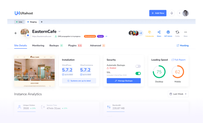 ferramentas em mesa de madeira