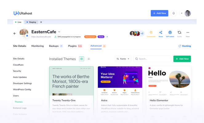 ferramentas em superfície de madeira